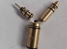 點擊查看詳細信息<br>標(biāo)題：氣動錨桿鉆機上面氣馬達閥組 閱讀次數(shù)：1653